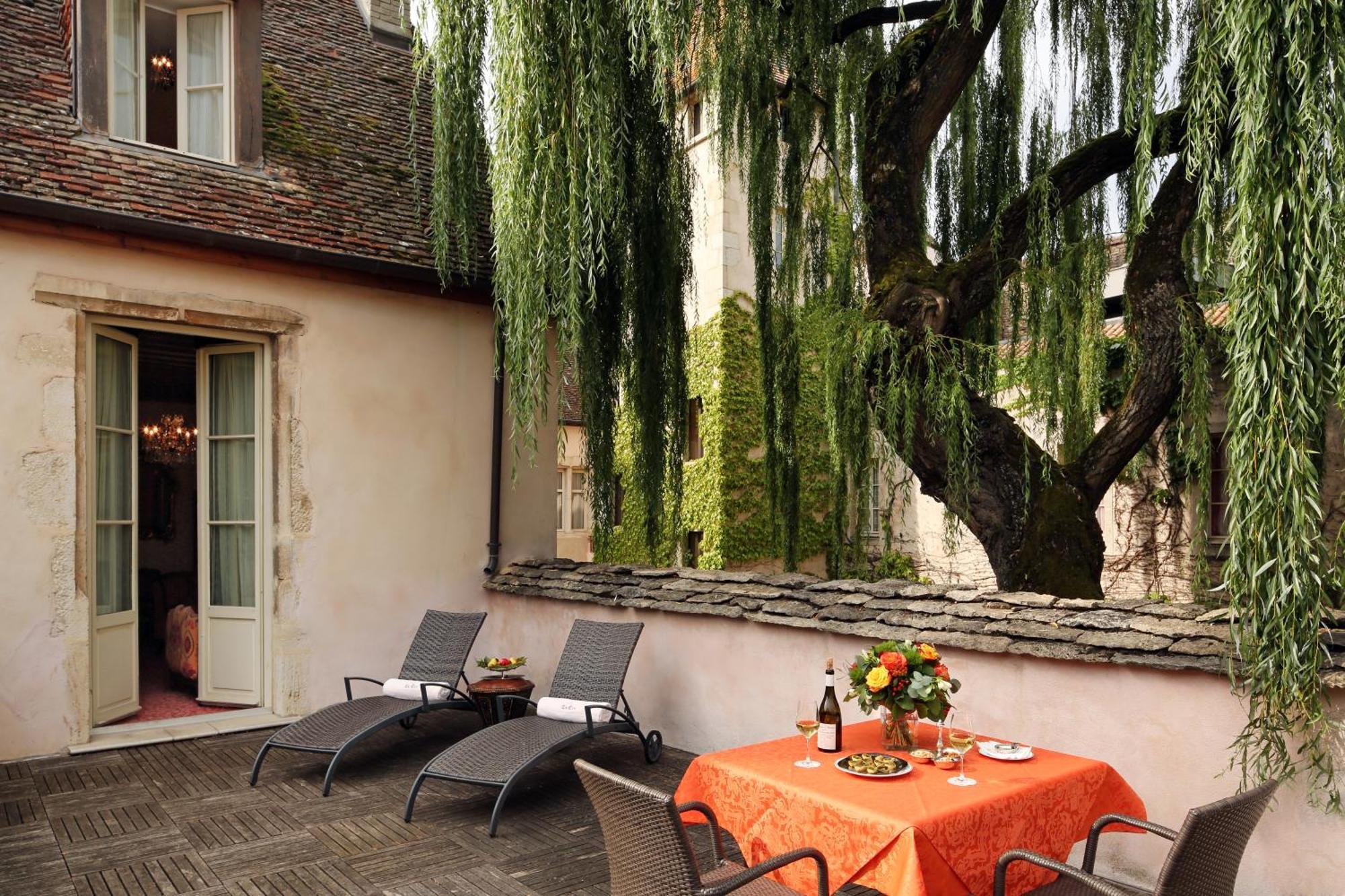 Le Cep & Beaune (Cote d'Or)